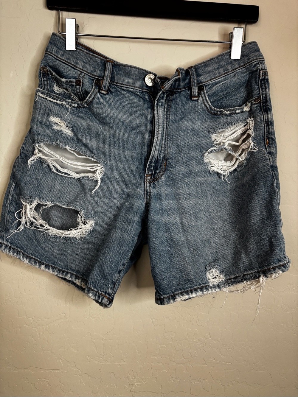 American Eagle Outfitters 90s Boyfriend Shorts